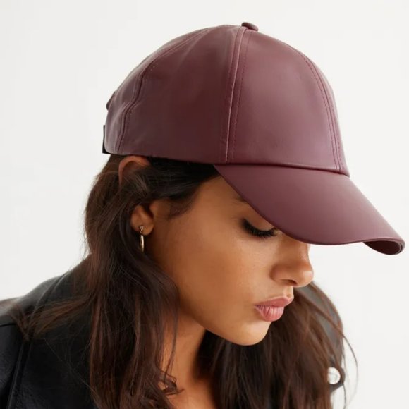 Dynamite Accessories - DYNAMITE 6 Panel Faux Leather Baseball Cap in Burgundy Port Royale